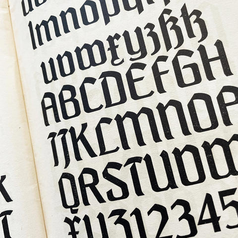 Alphabete und Ornamente für Skizzierzwecke