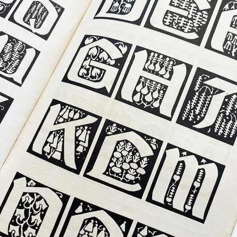 Alphabete und Ornamente für Skizzierzwecke