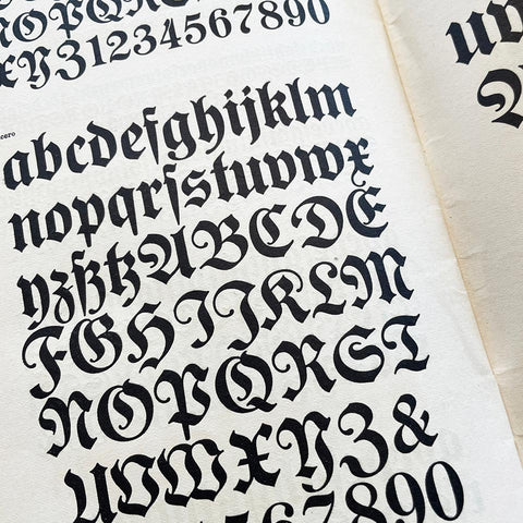 Alphabete und Ornamente für Skizzierzwecke