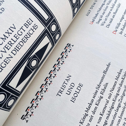 Ehmcke-Mediaeval mit Halbfetter Schrift, Kursiv Initialen und Einfassungen