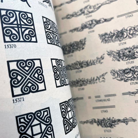 Ränder und Zierstücke (Borders and Ornaments)