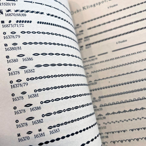 Ränder und Zierstücke (Borders and Ornaments)