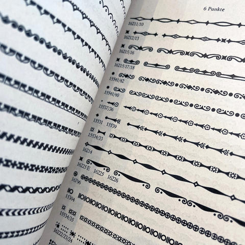 Ränder und Zierstücke (Borders and Ornaments)