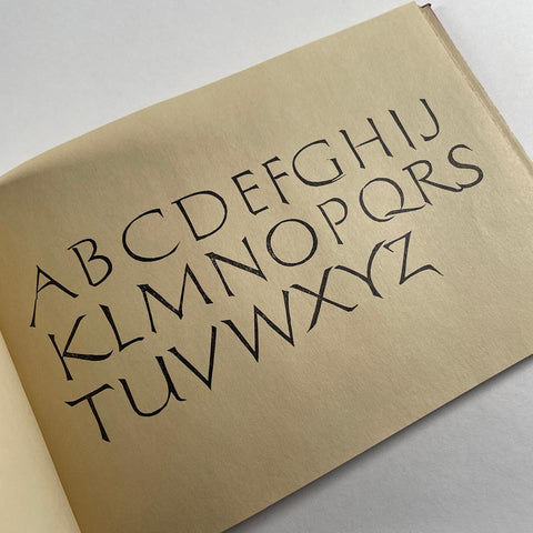 Spitzpinsel-Alphabete (Karlgeorg Hoefer)