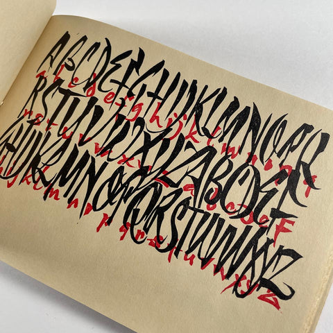 Spitzpinsel-Alphabete (Karlgeorg Hoefer)