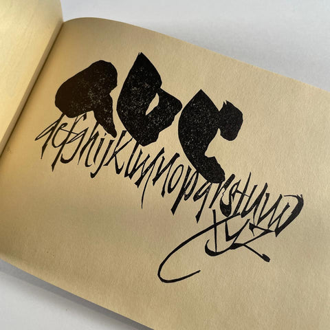 Spitzpinsel-Alphabete (Karlgeorg Hoefer)